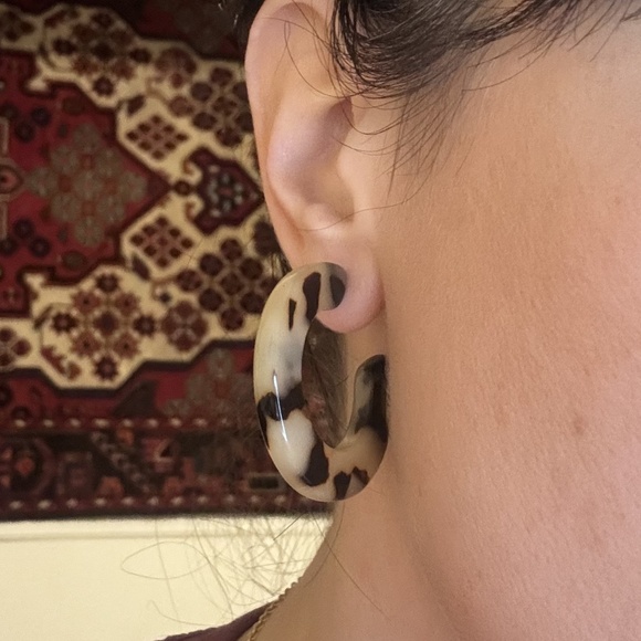 Tortoise Shell Hoop Earrings - Picture 2 of 3